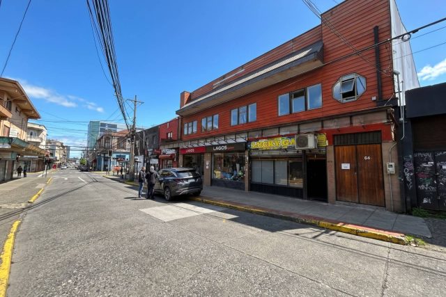 AMPLIO LOCAL COMERCIAL EN CALLE ESMERALDA